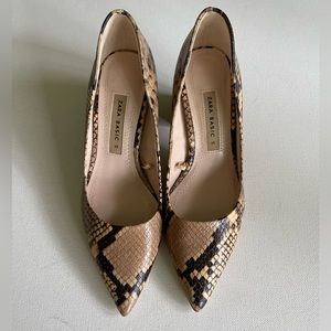 ZARA Snake Print Pointed Toe Heels Size 35